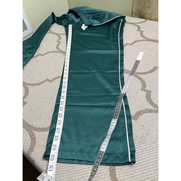 Abercrombie & Fitch green satin Long sleeve pull on pants PJ set, size XL - Picture 11 of 12